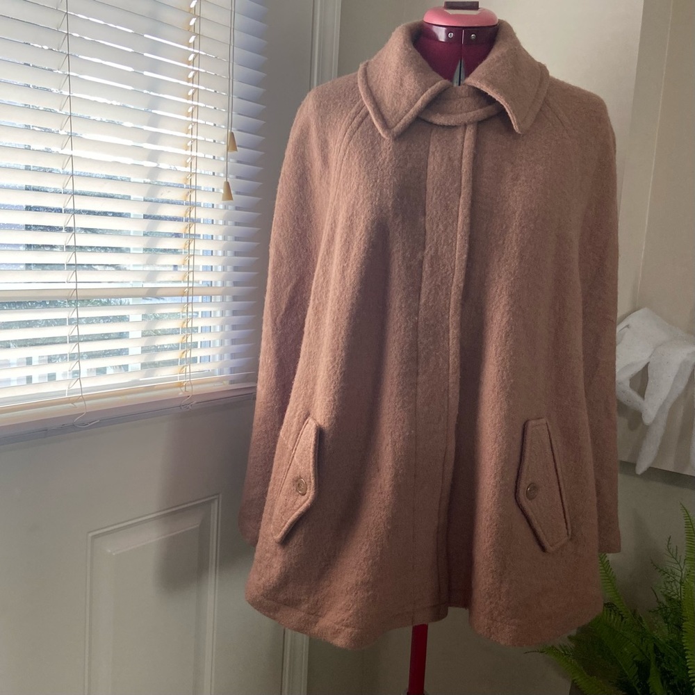 August Silk women 100% wool brown, button closure cape jacket. Size S. Used.